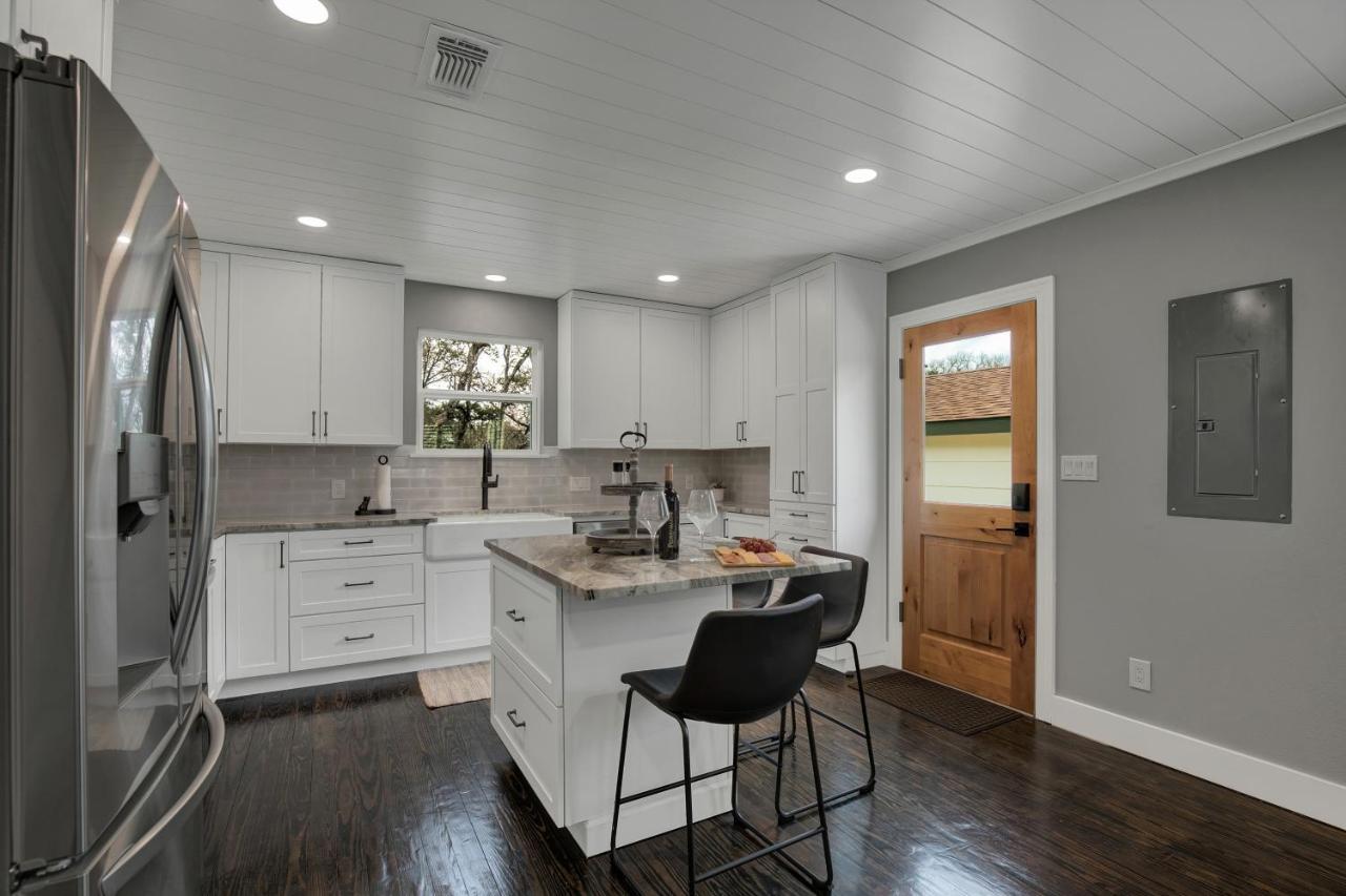 Upscale Home With Pool And Firepit - Close To Mercer St! Dripping Springs Exterior photo