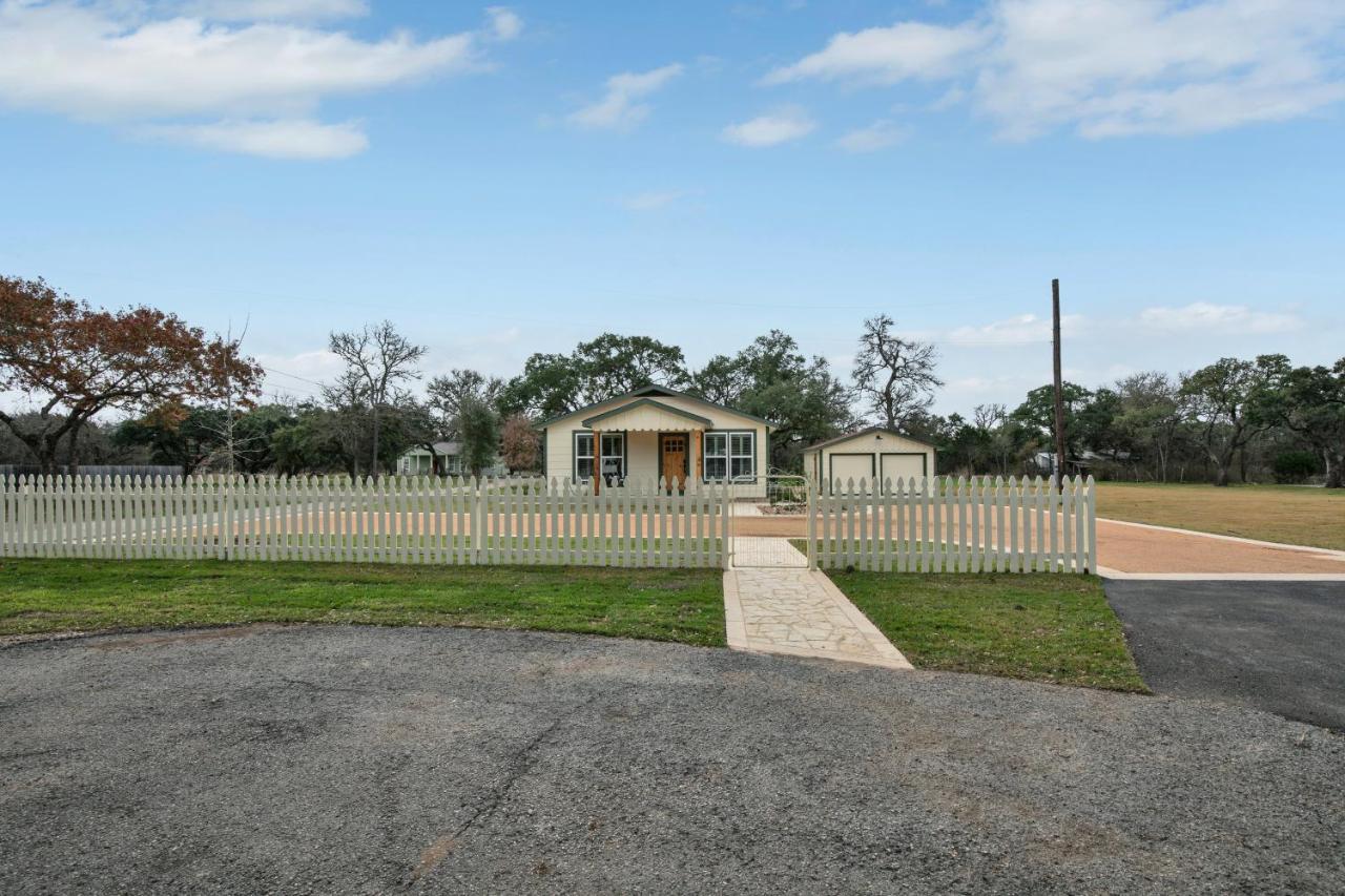 Upscale Home With Pool And Firepit - Close To Mercer St! Dripping Springs Exterior photo