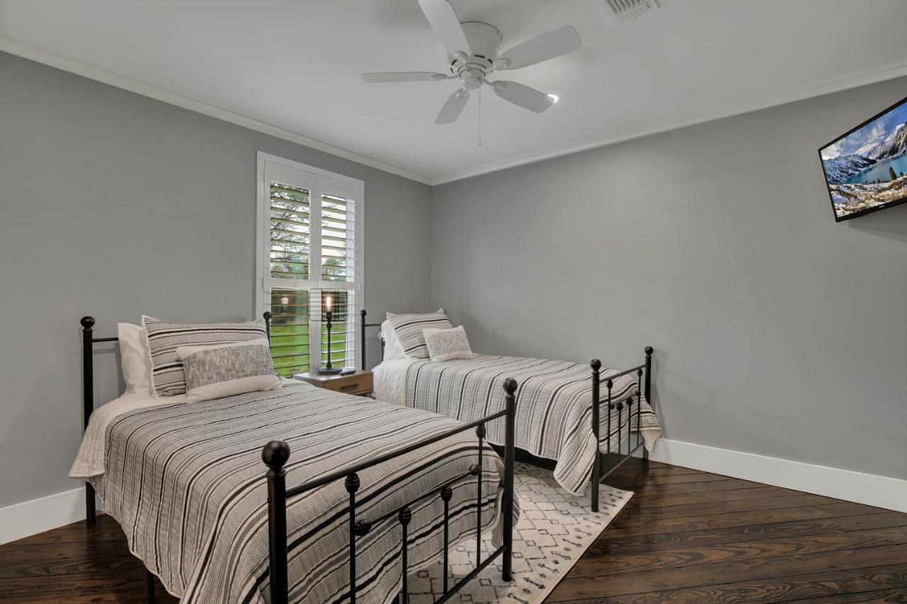Upscale Home With Pool And Firepit - Close To Mercer St! Dripping Springs Exterior photo
