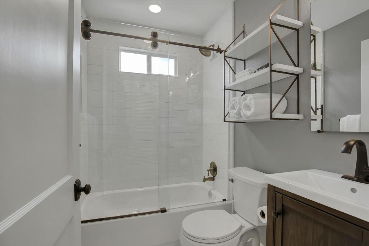 Upscale Home With Pool And Firepit - Close To Mercer St! Dripping Springs Exterior photo