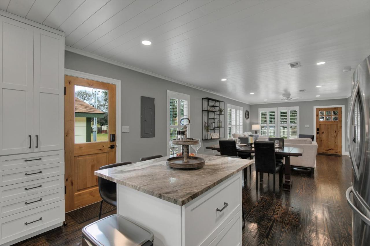 Upscale Home With Pool And Firepit - Close To Mercer St! Dripping Springs Exterior photo