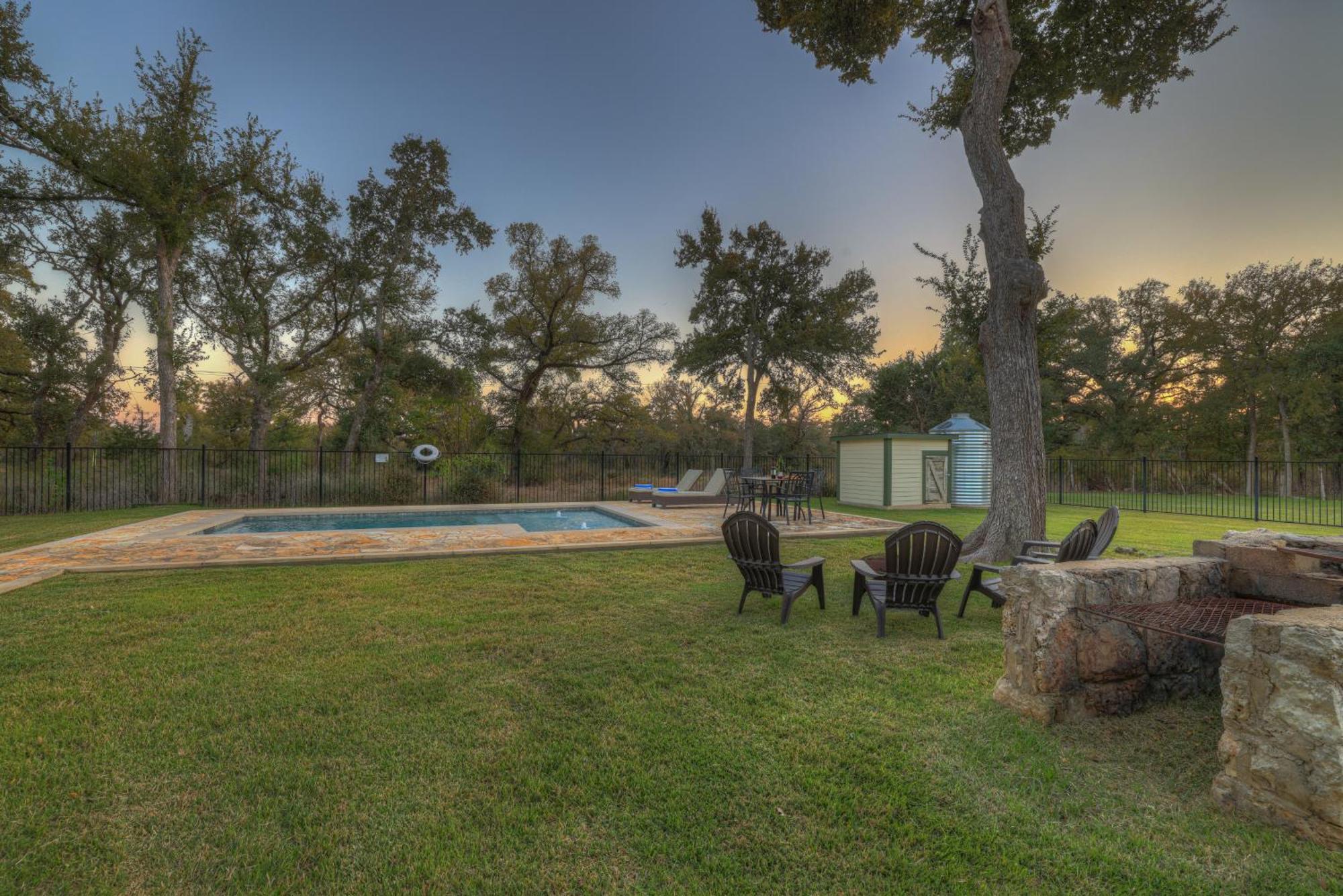 Upscale Home With Pool And Firepit - Close To Mercer St! Dripping Springs Exterior photo