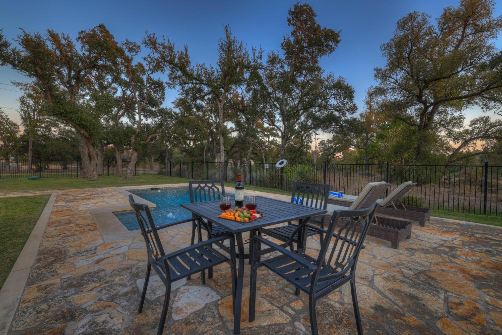 Upscale Home With Pool And Firepit - Close To Mercer St! Dripping Springs Exterior photo