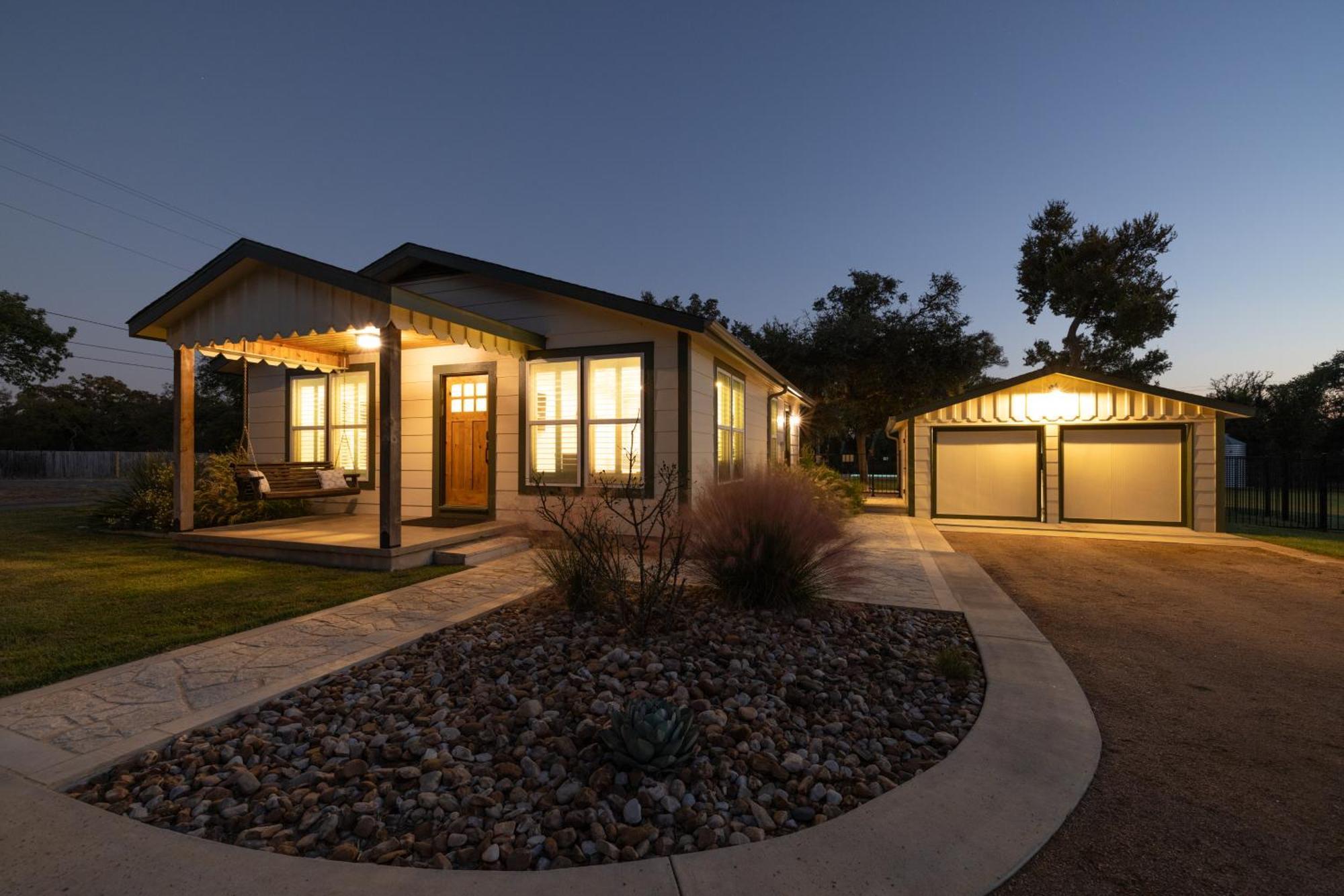 Upscale Home With Pool And Firepit - Close To Mercer St! Dripping Springs Exterior photo
